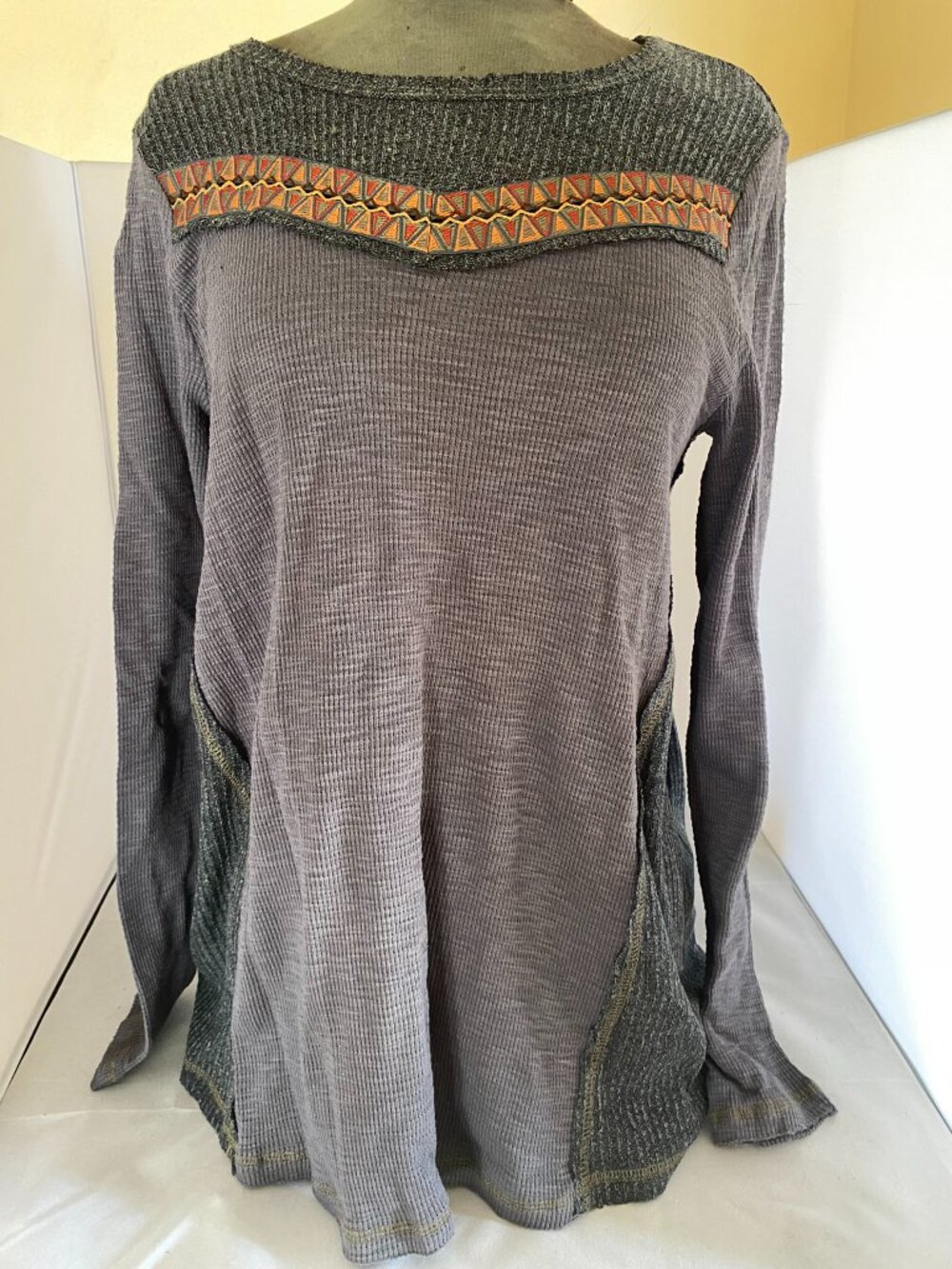 Knit Top w Embroidery